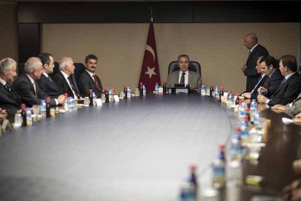 Bulent Arinc calls on media to condemn Israeli attacks