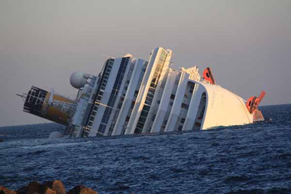 Italian prosecutors pursue trial for Costa Concordia officers