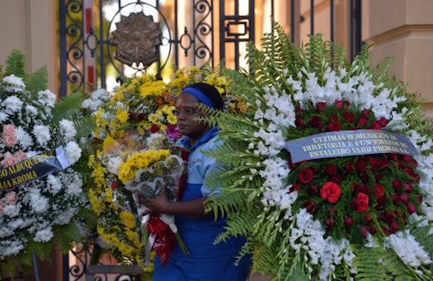 Thousands attend funeral for Brazil candidate Campos