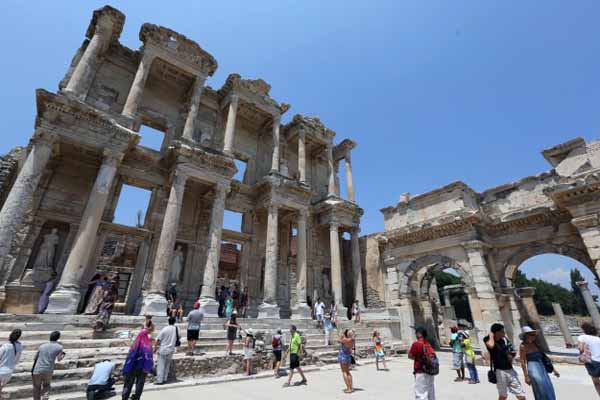 Nearly one million tourists flock to Ephesus