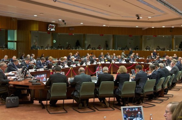EU condemns IS 'atrocities' and welcomes arms for Kurds