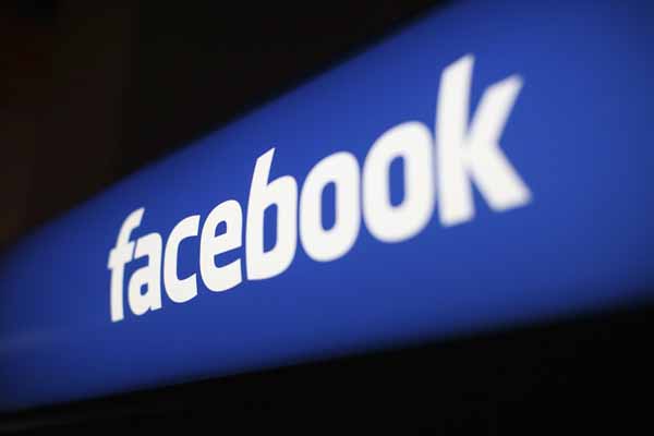 Facebook restores service after outage