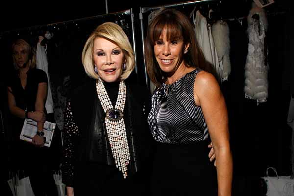 Doctors begin to take Joan Rivers out of coma