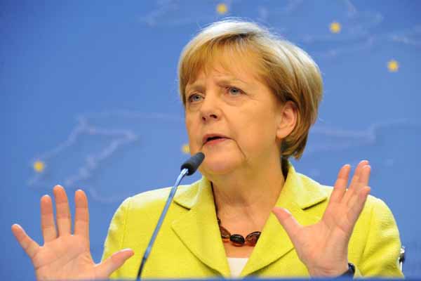 Merkel defends German decision to arm Kurds