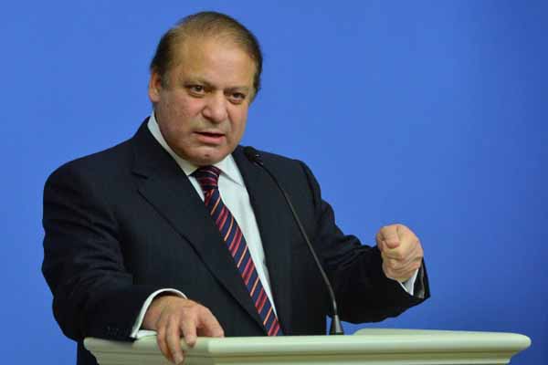 Pakistan premier Nawaz Sharif snubs calls to stand down
