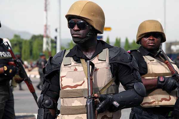 500 Nigerian troops reportedly flee to Cameroon