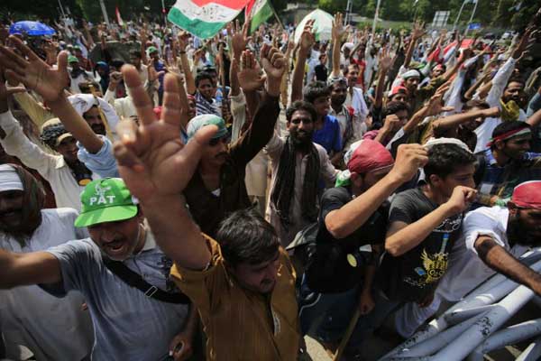 Pakistan protesters agree to talks with government