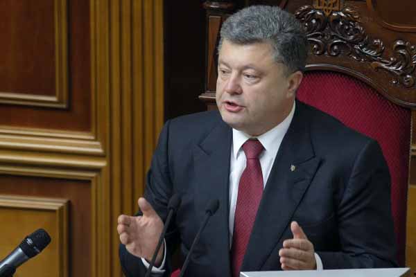 Poroshenko urges EU to help stop war in EU's center