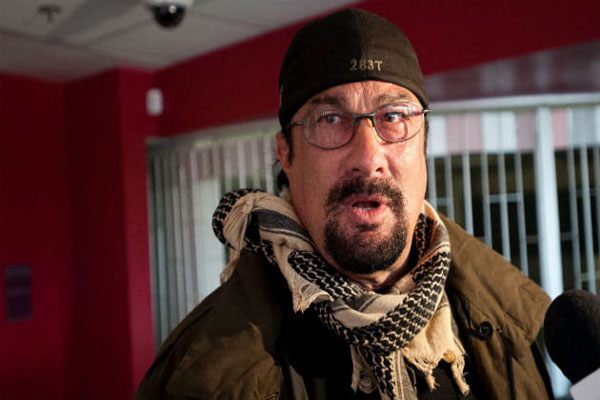 Steven Seagal performs in Crimea