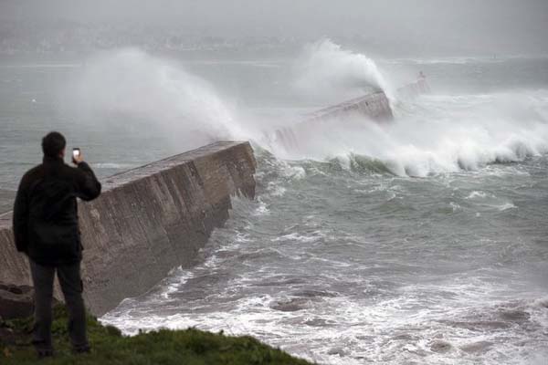 Storm wreaks havoc in Britain