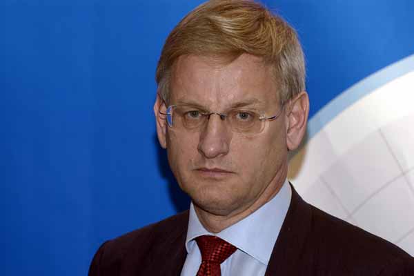 Sweden's FM accused of passing secrets to U.S.