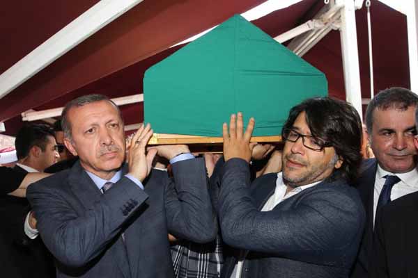 Turkish PM Erdogan attends musician's funeral