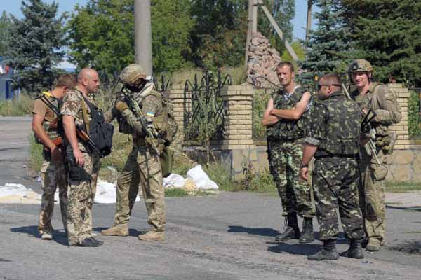 Ukrainian forces withdraw from Luhansk airport