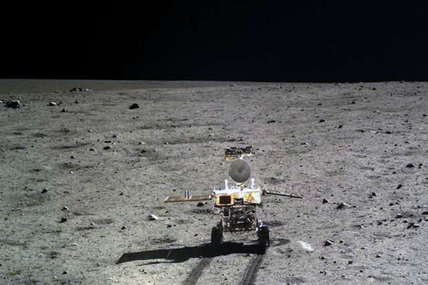China's Moon rover develops snag