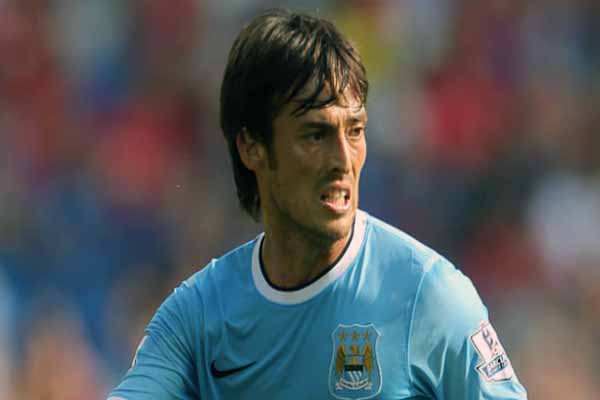 Manchester City's Silva renews contract