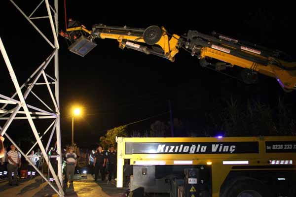 Drunk man sleeps night away at top of cell phone mast