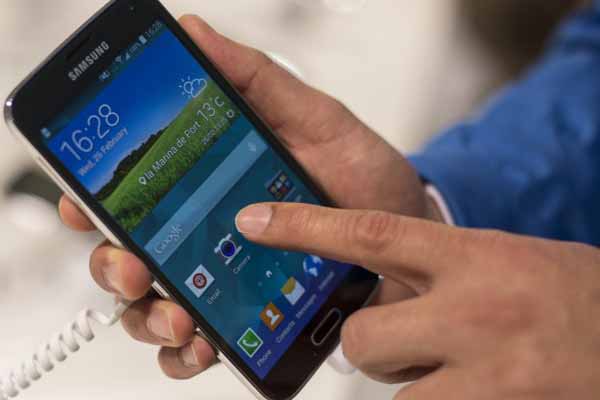 South Korean phone giant under pressure over cancer deaths