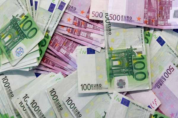 Italy cabinet approves state payments to firms