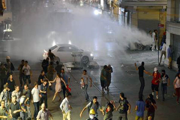 Police intervene in Gezi protesters