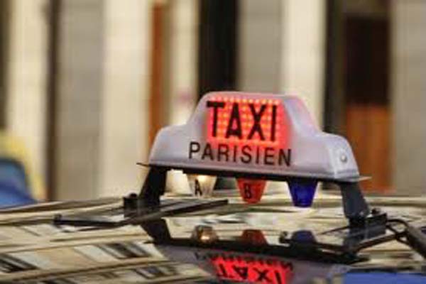 French taxi drivers jam roads protesting unlicensed cabs