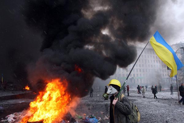 3 people killed, 150 hurt as Ukraine protests