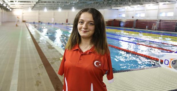 Paralympic Turkish swimmer bags gold medal