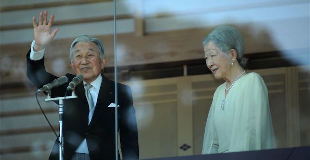Outgoing Japanese monarch pays respects to gods
