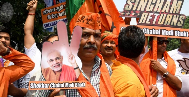 Modi's party takes early lead in India elections