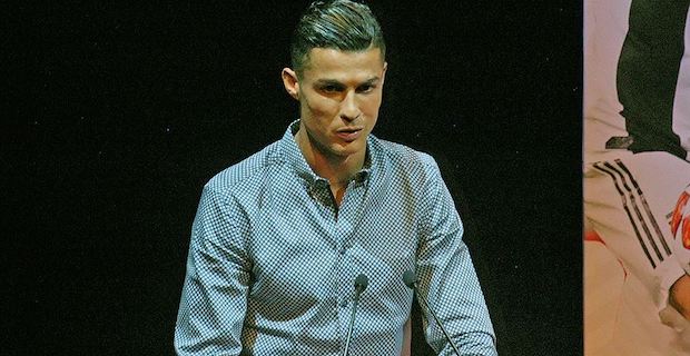 Cristiano Ronaldo gets Marca Legend award