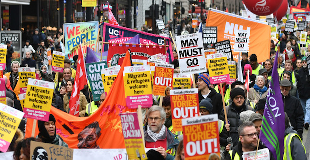 UK, Thousands march for general election