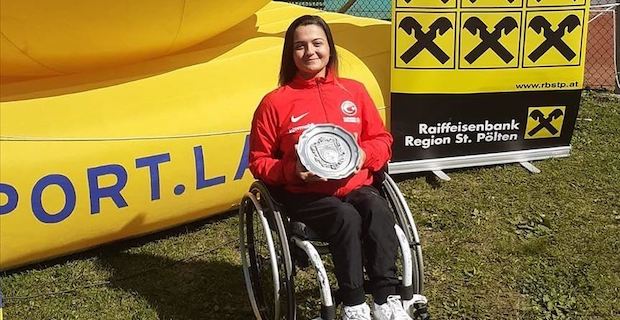 Wheelchair Tennis, Busra Un lifts trophy in Austria