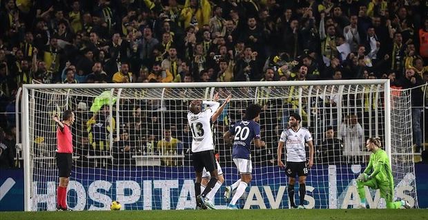 Fenerbahce beat Besiktas 3-1 in football derby