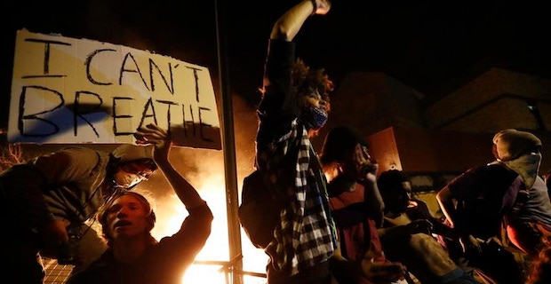 Protesters in US sets fire to Minneapolis police precinct