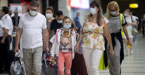 Russian tourists return to sunny Turkish beaches