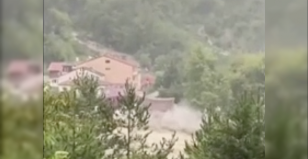 House collapses into fast flowing flood waters in Turkey