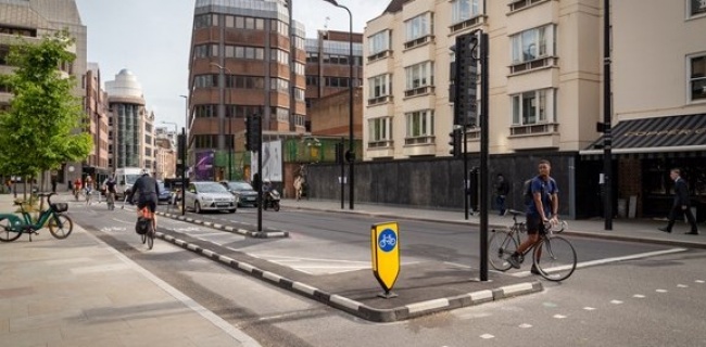 A new protected cycling link has opened on Mansell Street in Aldgate, connecting two major existing Cycleways  