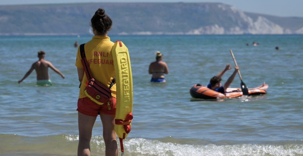 The UK heatwave is expected to hit a peak on Monday as temperatures build towards 35C in parts of the UK