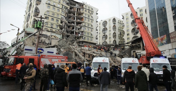At least 912 killed, 5,385 injured as 7.7 magnitude quake hits Türkiye