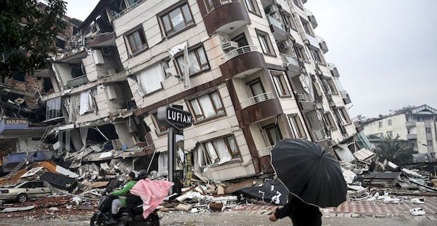 Turkiye quake, Heavy rain hampers rescue efforts