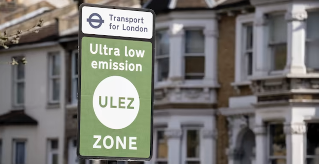 Ulez, Criticism as home counties refuse road signage