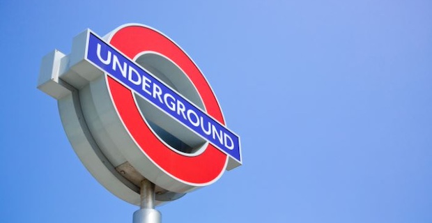 Traffic for London TFL LED road sign indicate indicating traffic news  information updates twitter # TFLTrafficNews olympic games Stock Photo -  Alamy