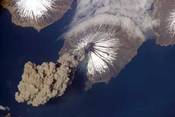 Alaska volcano spews ash plume near air traffic route