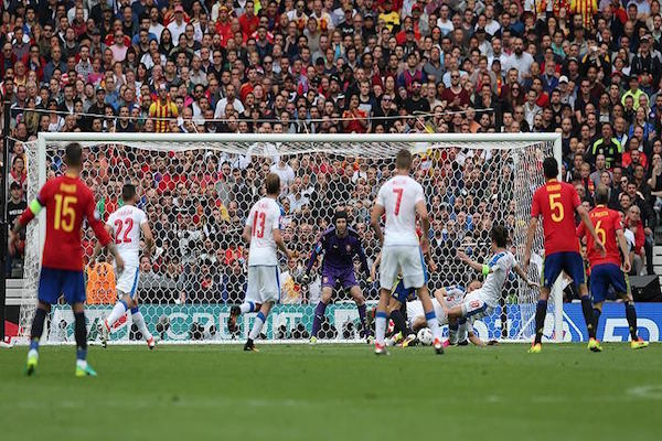 Spain narrowly defeat Czech Republic Euro 2016
