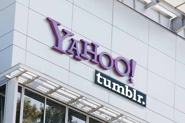 Yahoo to buy Tumblr