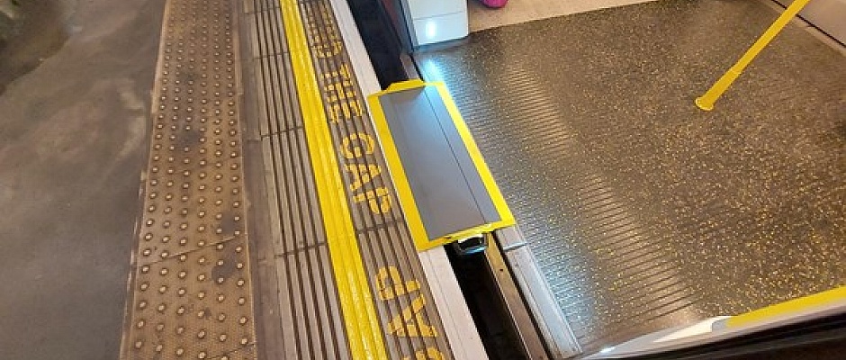 Step free access, brand new bridging device on the Jubilee line