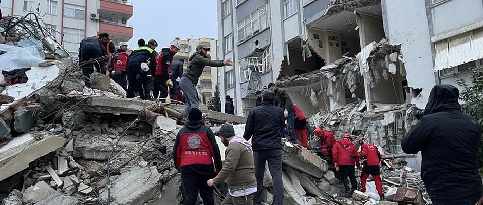 At least 912 killed, 5,385 injured as 7.7 magnitude quake hits Türkiye