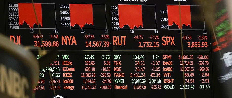 Asia markets fall as global banking fears widen