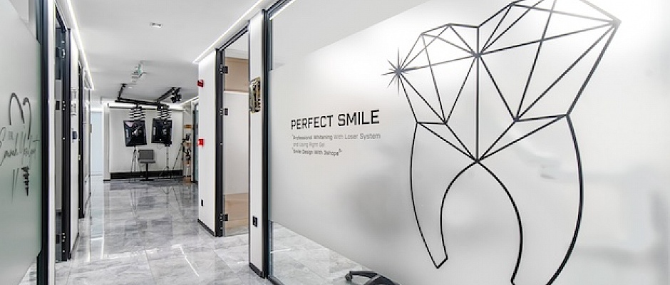 Free dental consultation with Avangart Dental Clinic award winning dentist Dr. Emrah Yesilyurt