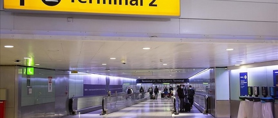 Plane crash at London Southend Airport kills 4 people