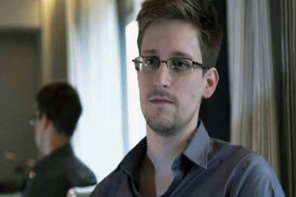 US files espionage charges against Edward Snowden over leaks